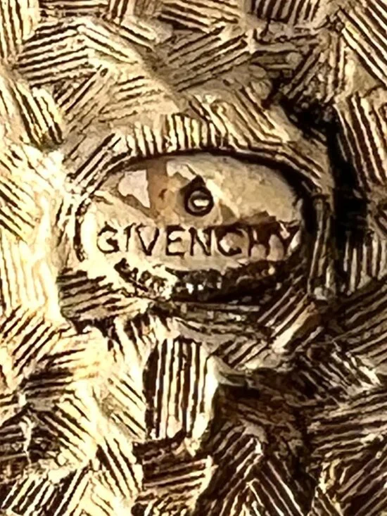 GIVENCHY Vintage Pearls Baroque Square Pendant Large White Necklace - Picture 4 of 16